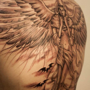 李先生整个背部大型纹身天使之魅惑的纹身图案