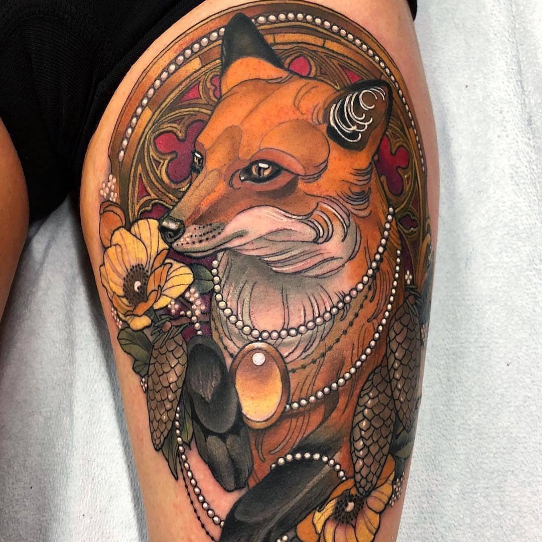 大腿彩色写实狐狸纹身图案