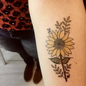 北京尹小姐手臂上的向阳花纹身图案